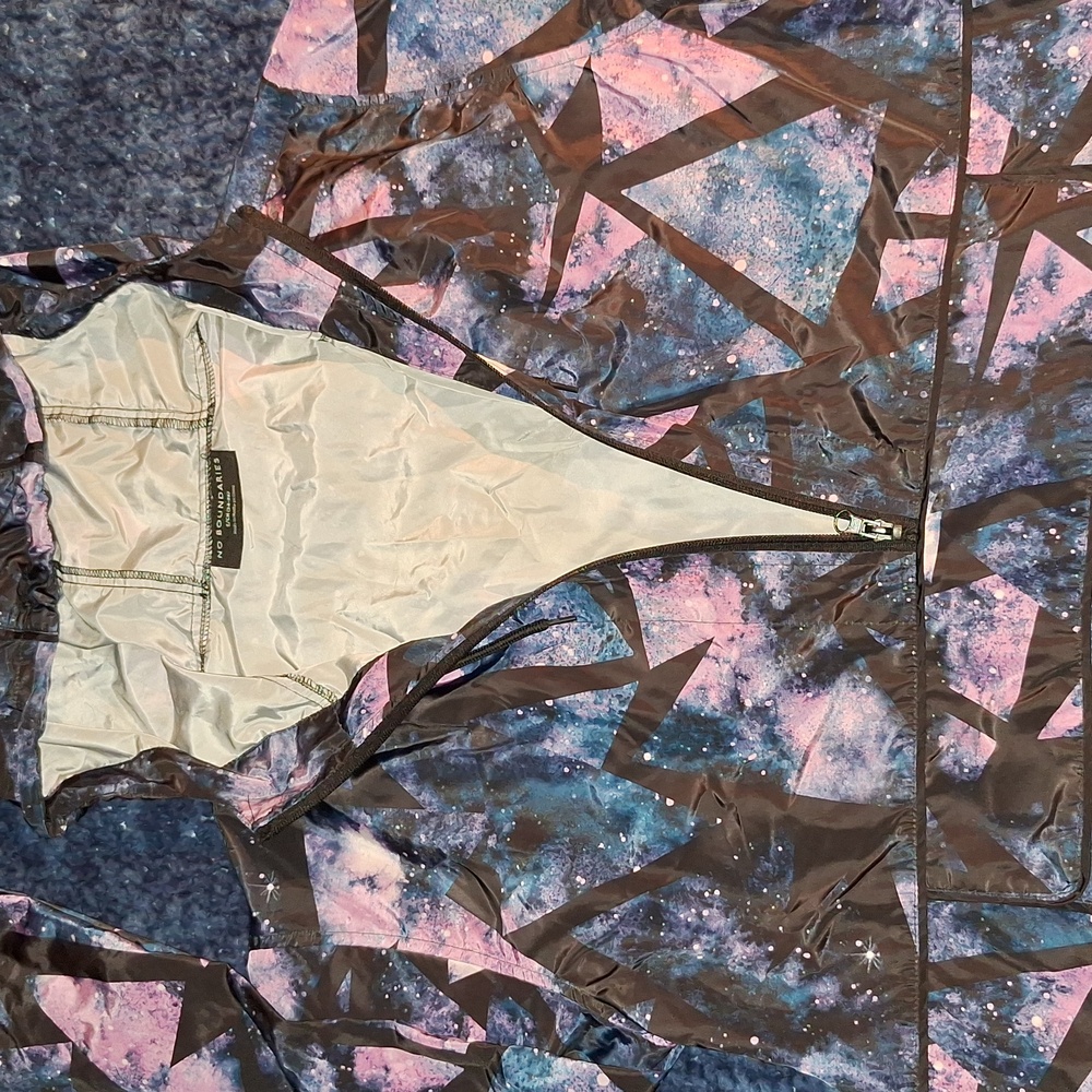 ๐ Wind breaker with night sky galaxy pattern. Like new. Mens size small. - Picture 10 of 14
